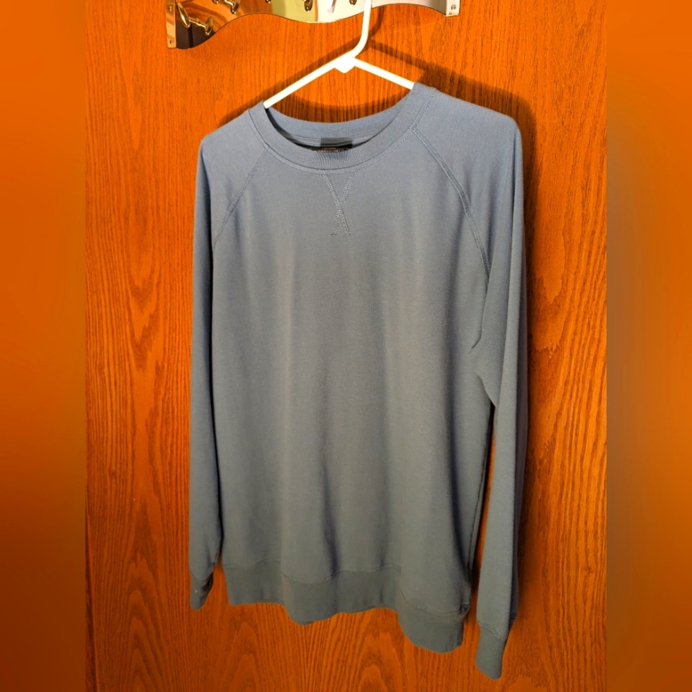 NWOT True Classic Long Sleeve Sweat Style Shirt